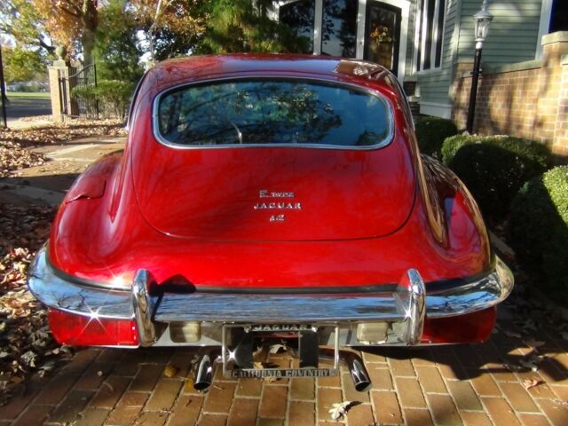 Jaguar E-Type 1970 image number 30