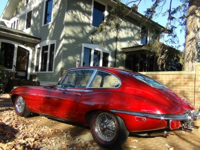 Jaguar E-Type 1970 image number 4