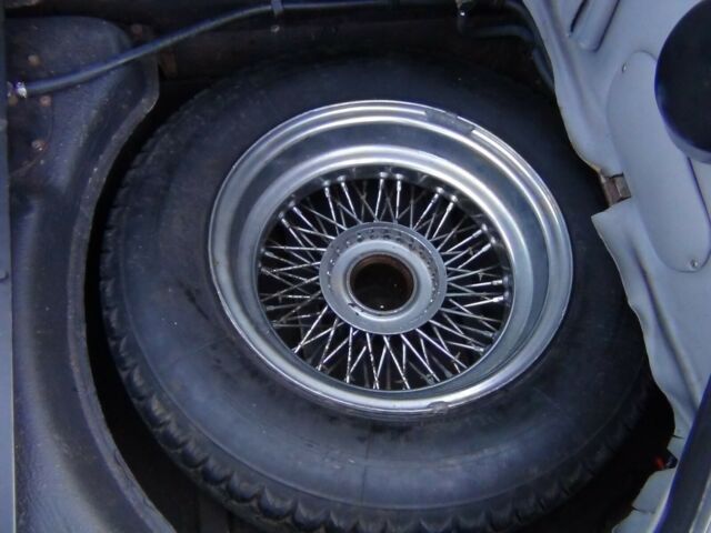 Jaguar E-Type 1970 image number 47