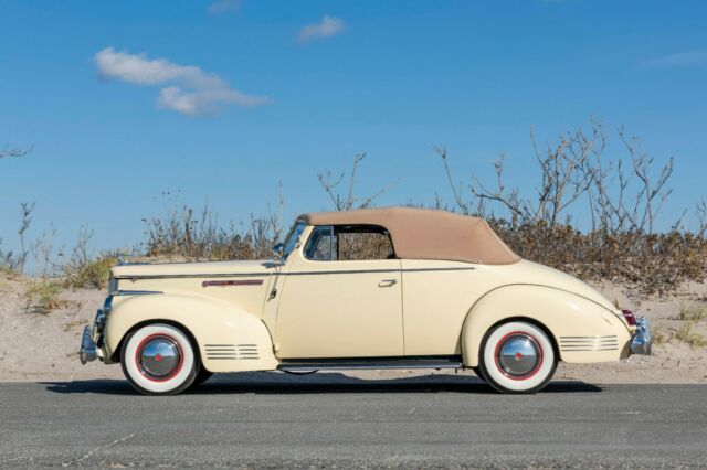 Packard Clipper 1942 image number 1