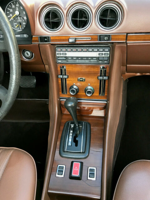 Mercedes-Benz SL-Class 1978 image number 19