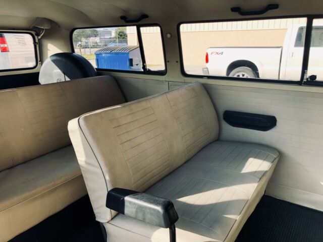 Volkswagen Bus/Vanagon 1974 image number 13