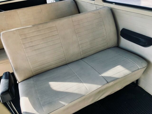 Volkswagen Bus/Vanagon 1974 image number 38