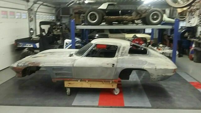 Chevrolet Corvette 1963 image number 12