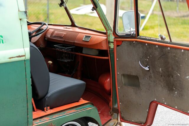 Volkswagen Bus/Vanagon 1958 image number 39
