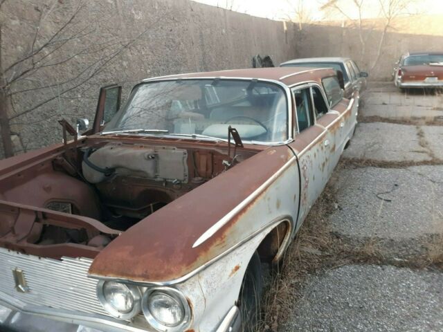 Plymouth Wagon "Suburban" 1960 image number 4
