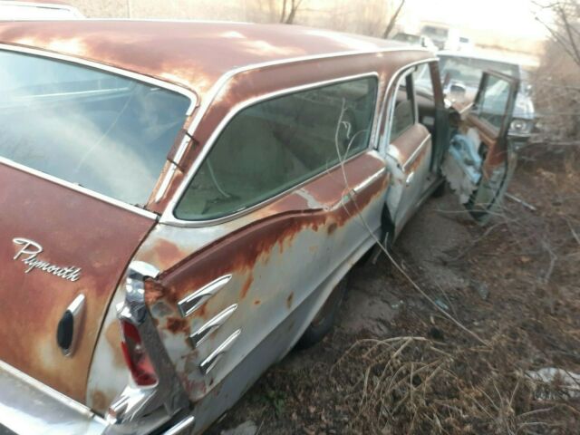 Plymouth Wagon "Suburban" 1960 image number 7