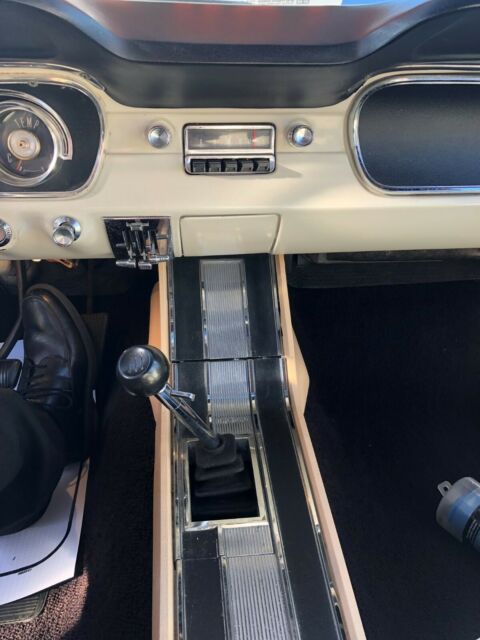 Ford Mustang 1964 image number 22