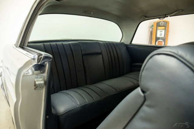 Mercedes-Benz 200-Series 1970 image number 12