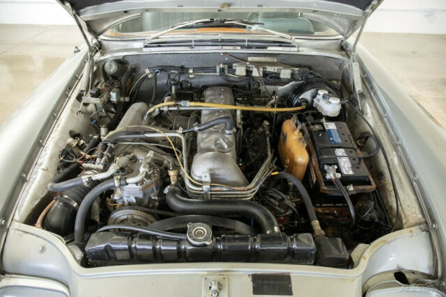 Mercedes-Benz 200-Series 1970 image number 14