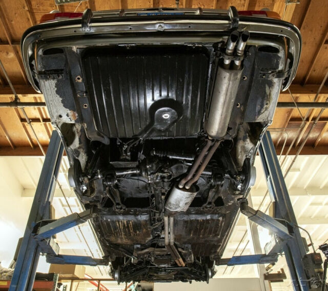 Mercedes-Benz 200-Series 1970 image number 17
