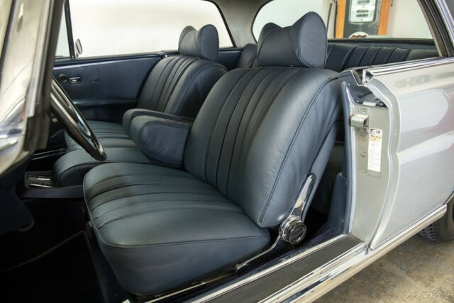 Mercedes-Benz 200-Series 1970 image number 34