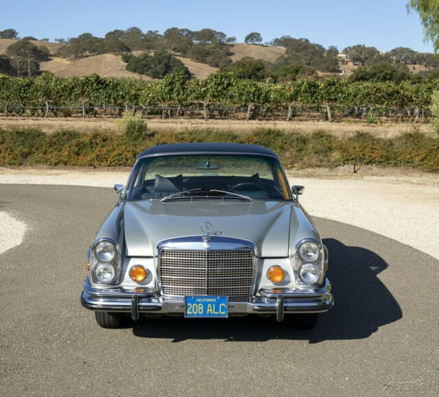 Mercedes-Benz 200-Series 1970 image number 7
