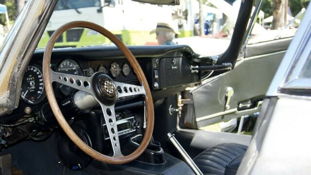 Jaguar E-Type 1969 image number 32