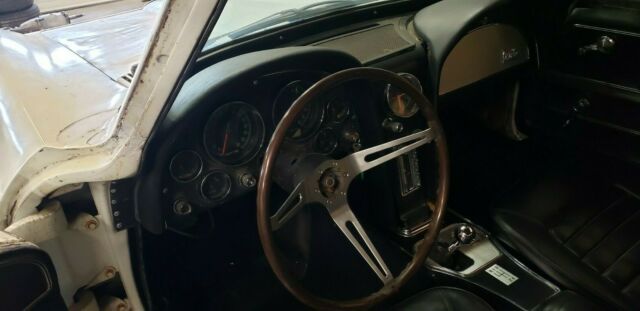 Chevrolet Corvette 1966 image number 16