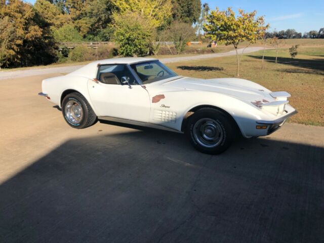 Chevrolet Corvette 1972 image number 17