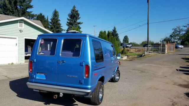 Ford E-Series Van 1975 image number 13