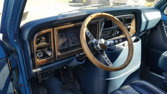 Ford E-Series Van 1975 image number 26