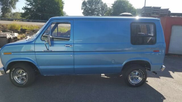 Ford E-Series Van 1975 image number 35