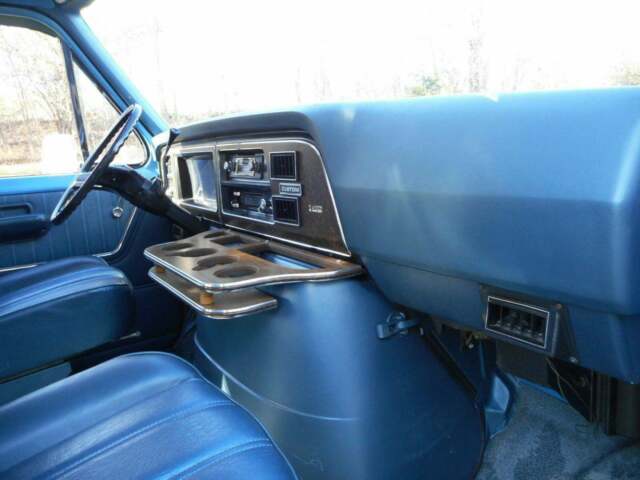 Ford E-Series Van 1975 image number 5