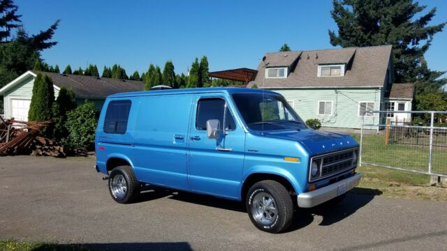 Ford E-Series Van 1975 image number 8