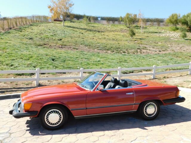 Mercedes-Benz SL-Class 1977 image number 25