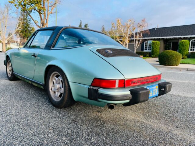 Porsche 911 1975 image number 6