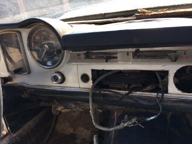 Mercedes-Benz 230SL 1965 image number 7