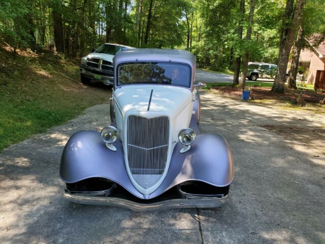 Ford 4 door 1934 image number 3