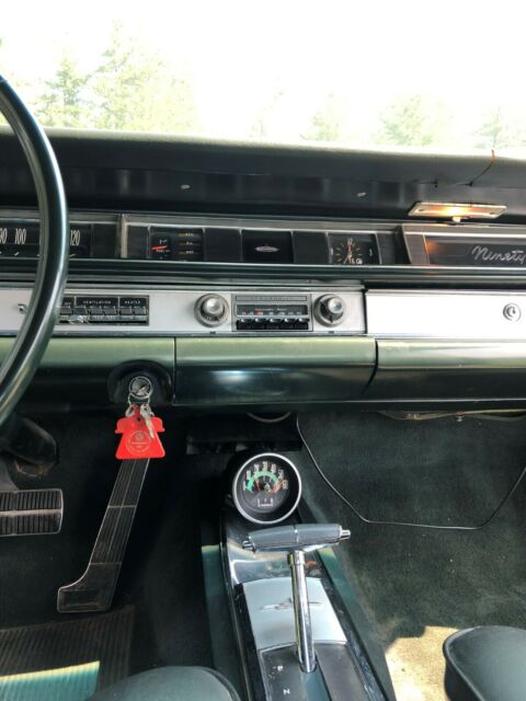 Oldsmobile Ninety-Eight 1964 image number 20