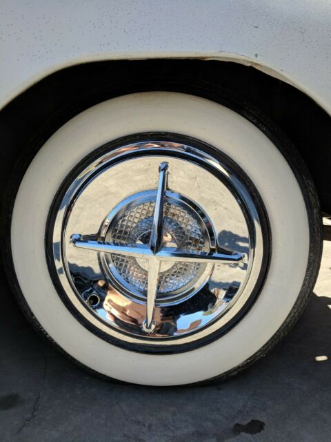 Pontiac Torpedo 1948 image number 41