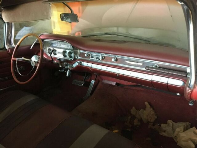 Pontiac Bonneville 1960 image number 28