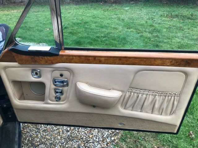 Rolls-Royce Corniche 1977 image number 11