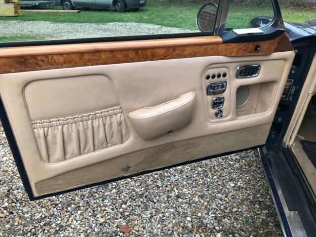 Rolls-Royce Corniche 1977 image number 34