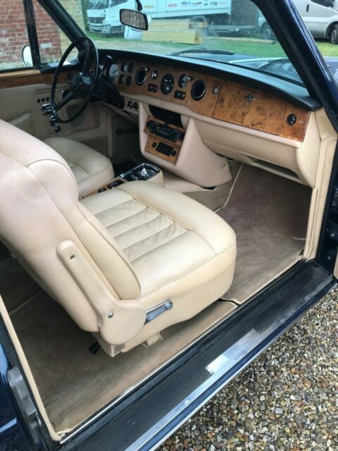 Rolls-Royce Corniche 1977 image number 37