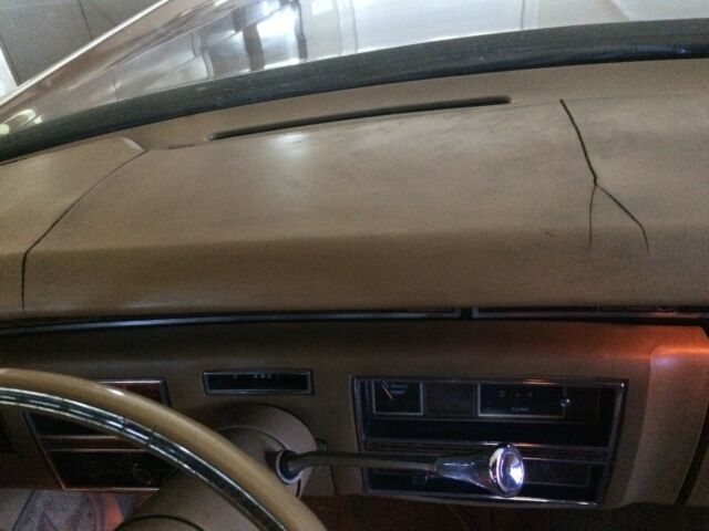 Lincoln Continental 1975 image number 16