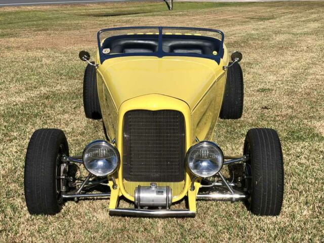 Ford Roadster 1932 image number 2