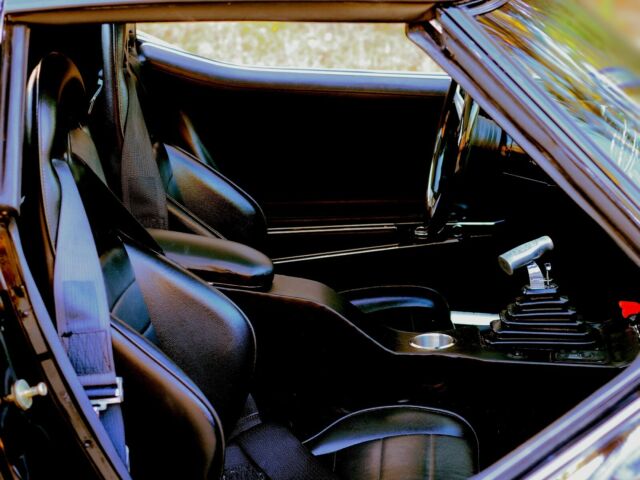 Chevrolet Corvette 1976 image number 25