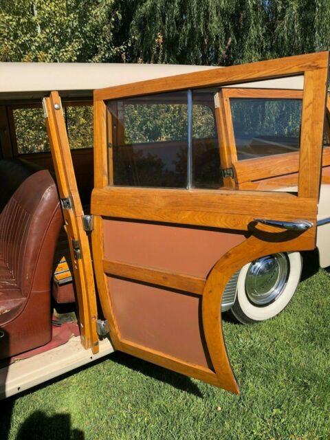 Chrysler Royal Town and Country 4 Door Station Wagon WOODY 1950 image number 39