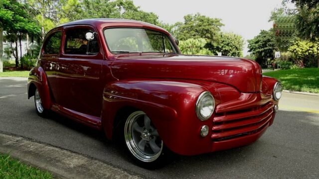 Ford Super Deluxe 1947 image number 1