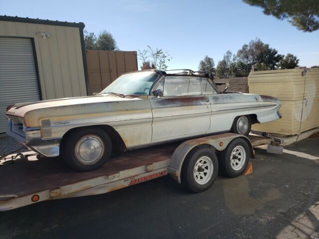 Oldsmobile Starfire 1961 image number 14