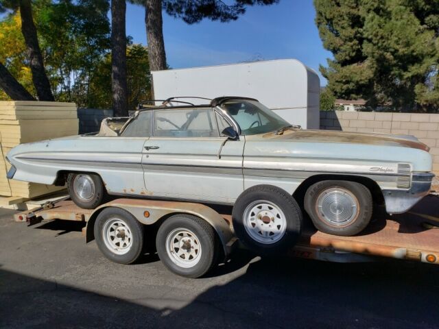 Oldsmobile Starfire 1961 image number 9