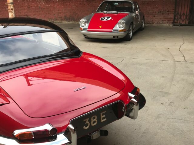 Jaguar E-Type 1963 image number 30