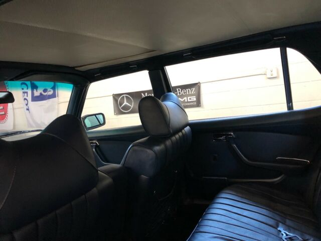 Mercedes-Benz 400-Series 1977 image number 12