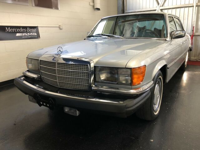 Mercedes-Benz 400-Series 1977 image number 19