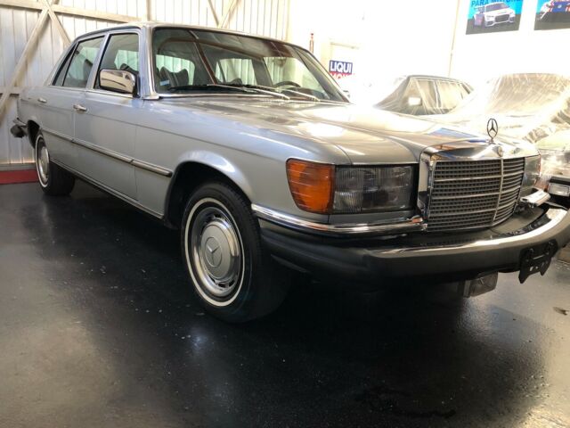 Mercedes-Benz 400-Series 1977 image number 2