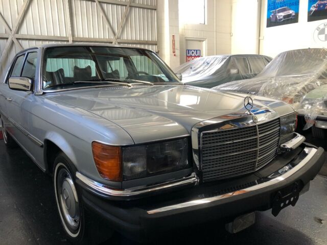 Mercedes-Benz 400-Series 1977 image number 20