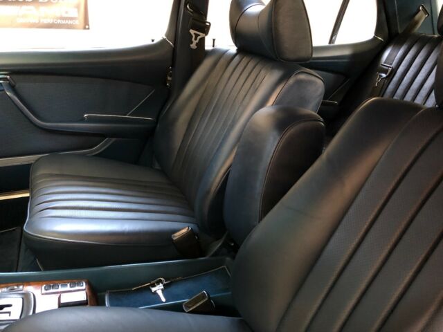 Mercedes-Benz 400-Series 1977 image number 29