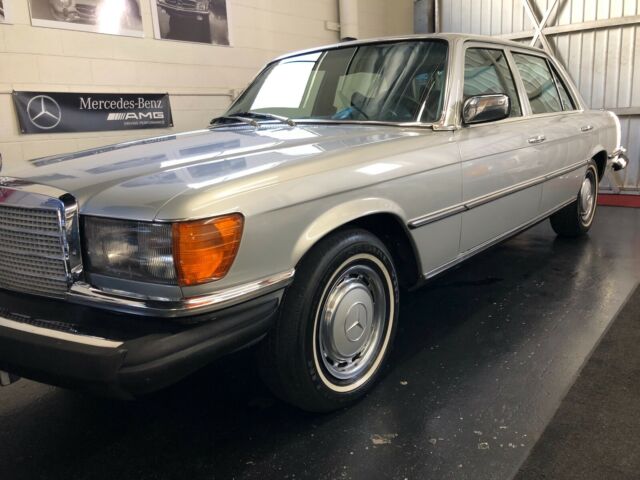 Mercedes-Benz 400-Series 1977 image number 8