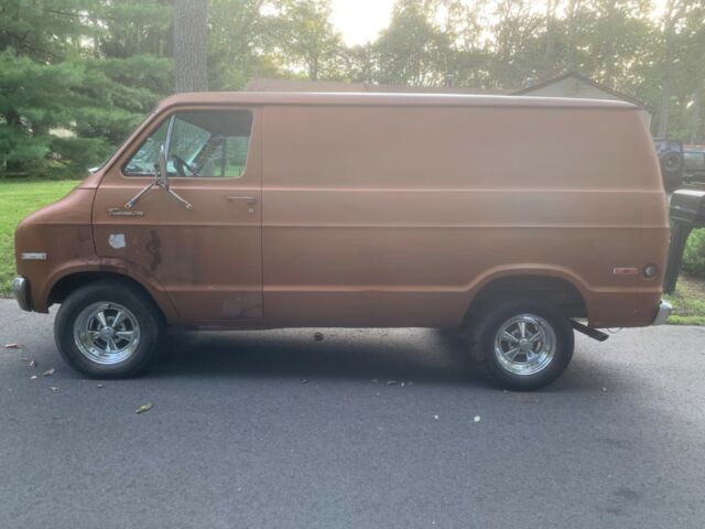 Dodge B200 Van 1977 image number 20